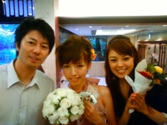 川瀬良子（右端）と兄（左端）