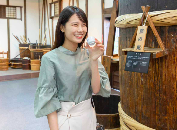 酒蔵巡りをする戸北美月