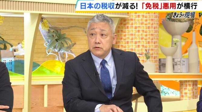 MBSテレビでニュースを解説する立岩陽一郎
