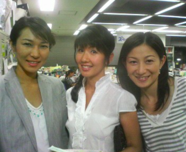 アナウンサー時代の横須賀ゆきの（左端）