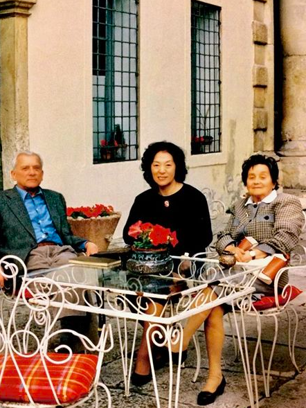 マルコ（左）とヤマザキマリの母親（中央）