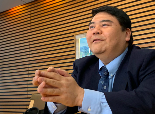 前嶋和弘の左手薬指には指輪がない