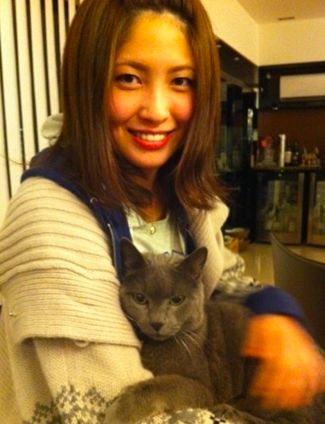 娘の佐久間比奈子と猫