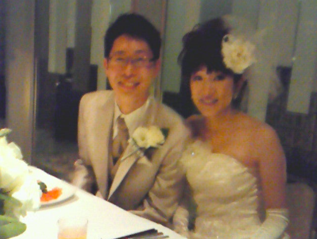 結婚披露宴での片平敦と妻