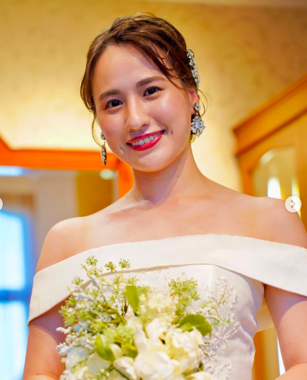 ウェディングドレス姿の福永裕梨