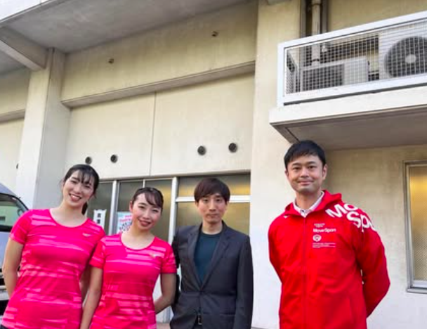 吉江晴菜（左端）