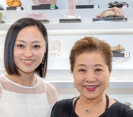 大久保絵弥（左）と大久保洋子（右）