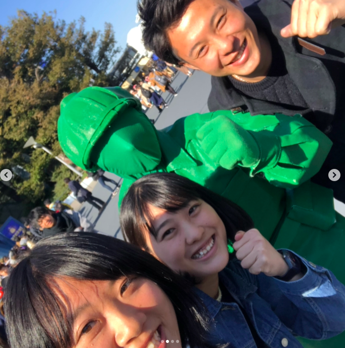 （左から）姉と丸山希と兄