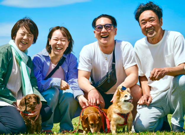 （左から）母、吉田雪乃、兄、父と愛犬