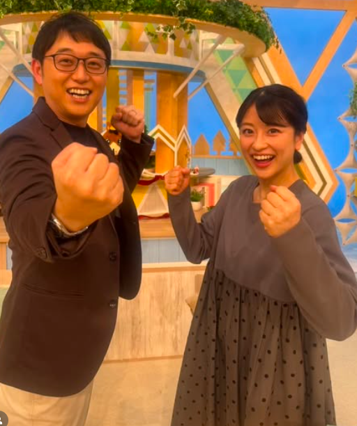 お腹周りのゆったりとした衣装の村雨美紀