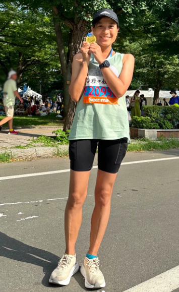 マラソンを走り終えた後の佐々木美波