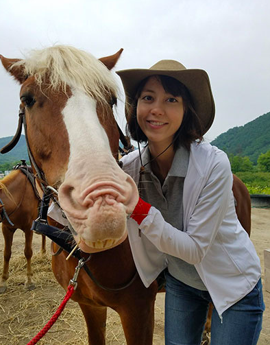 乗馬を楽しむ土屋まり