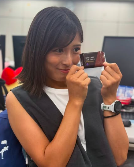 佐々木美波の左手薬指に指輪はみられない