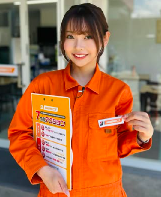 大塩由起の左手薬指に指輪はみられない