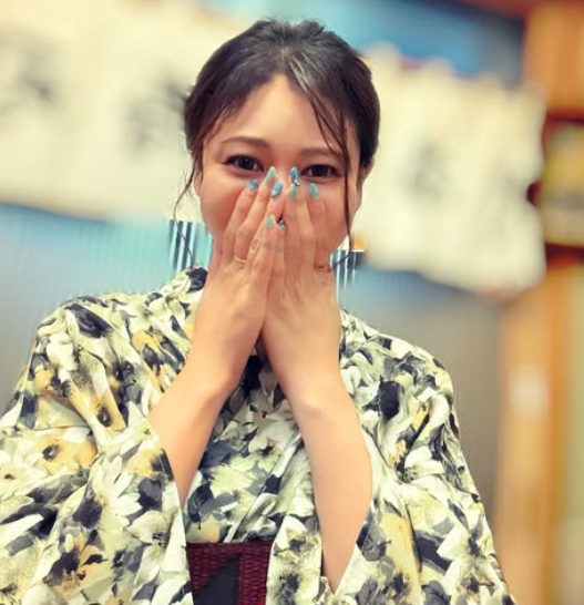 大村麻衣子の左手薬指に指輪はみられない