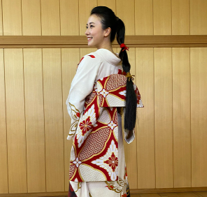 着物姿の柴田平美