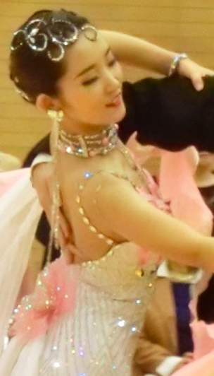 社交ダンスをする藤盛由果