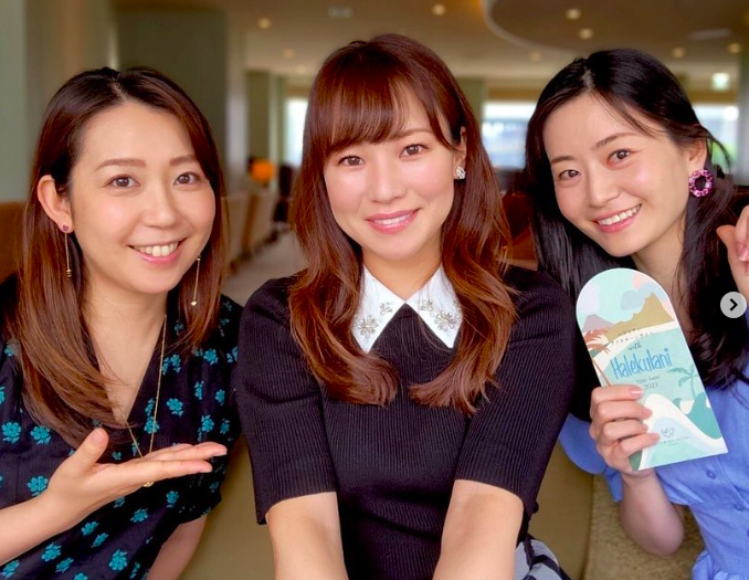 須黒清華（左）と田中歩（中央）