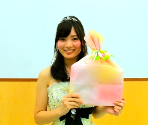 「ミス日芸コンテスト2013」に出場した際の白壁里沙子