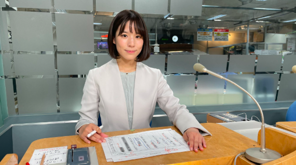 新人アナウンサー時代の加藤さわ