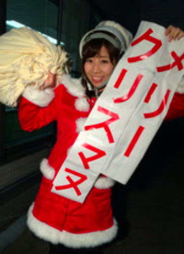 サンタ姿の江口アミ