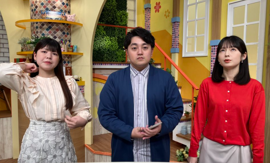 ピヨ卵ワイドでの山川麻衣子（右）