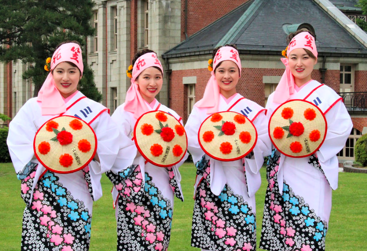 ミス花笠の時の佐々木陶子（左から2番目）