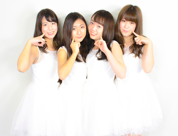 ユニドル時代の加藤さわ（左）