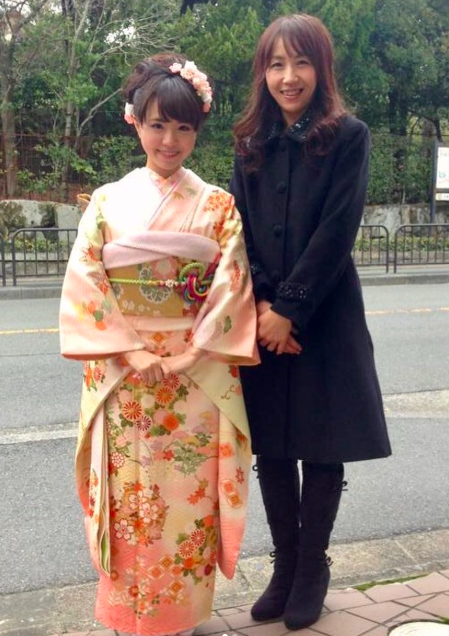 二十歳の井上千沙と母親