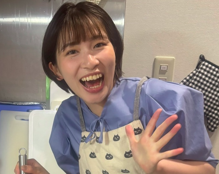 佐々木陶子の左手薬指に指輪はみられない