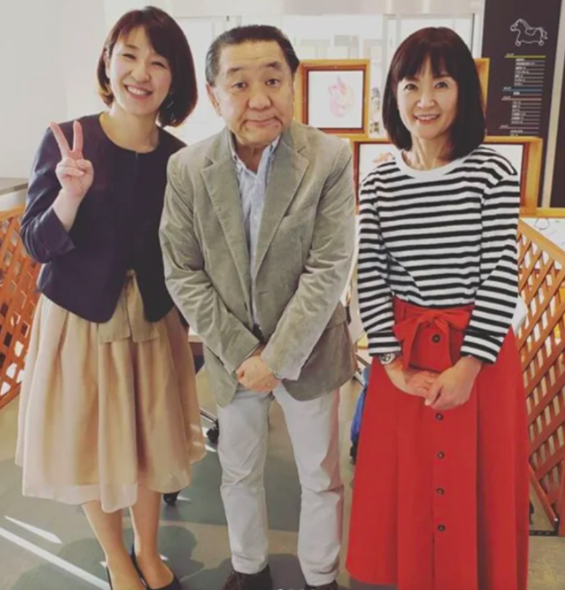 大塚富夫（中央）と水越かおる（右）