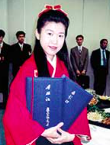 大学卒業式での廣瀬陽子