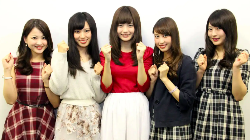 大学時代の天野なな実（左端）