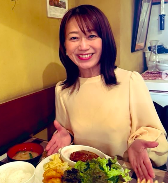 大隅智子の左手薬指に指輪はみられない