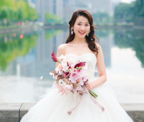 天野なな実のウエディングドレス姿