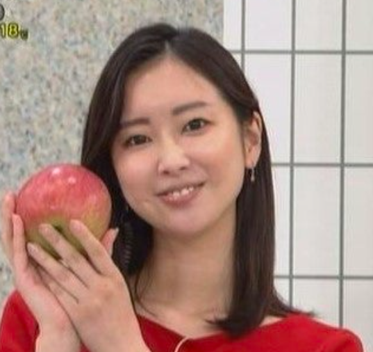 川口由梨香の左手薬指に指輪はみられない