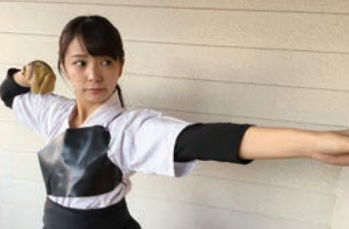 弓道をする兵藤遥陽