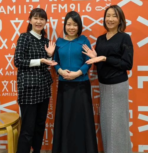 長谷部愛（中央）と長野智子（右）