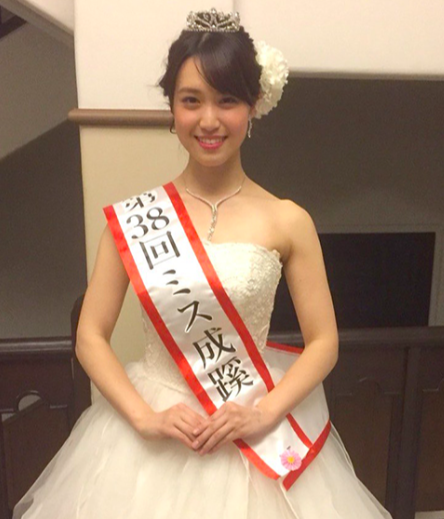 「ミス成蹊コンテスト2017」でグランプリを獲得した弦間彩華