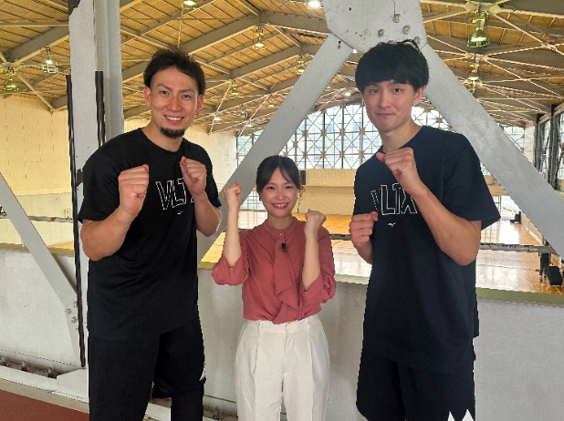 ベルテックス静岡の選手と堀葵衣