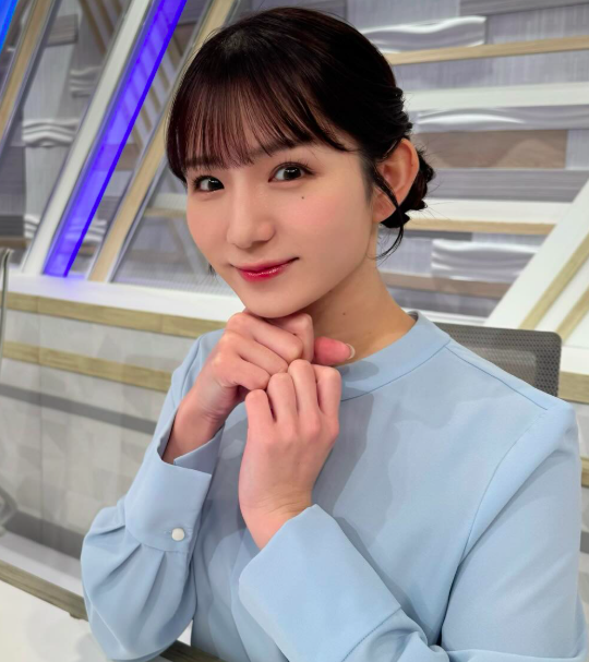 栗田麻理の左手薬指に指輪はみられない