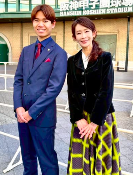武川智美（右）と長男（左）