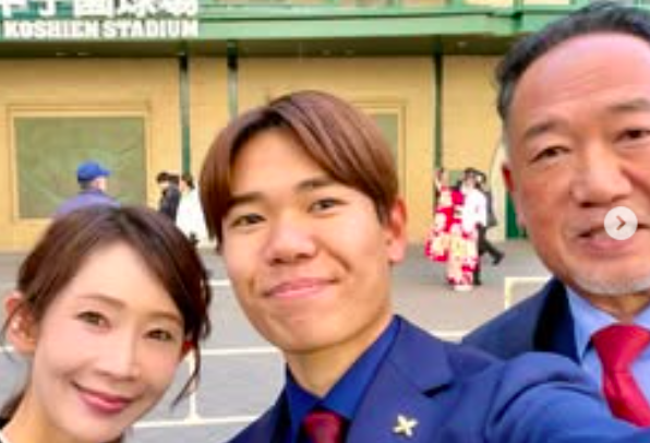 武川智美（左）と長男（中央）と旦那（右）