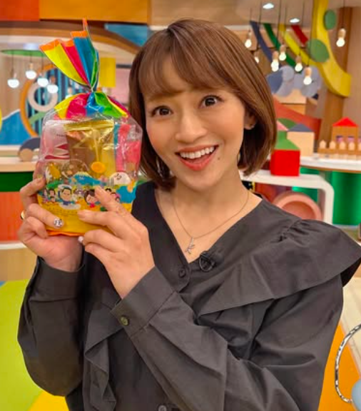 永見佳織の左手薬指には結婚指輪はみられない