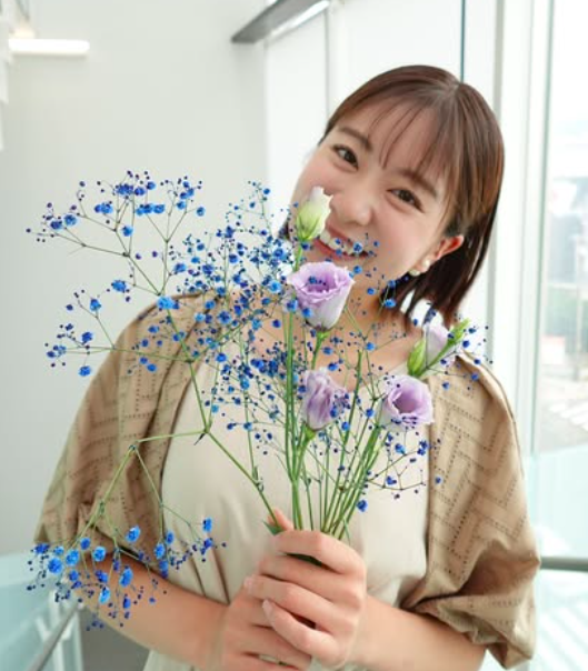 笹村朱里の左手薬指に指輪はみられない