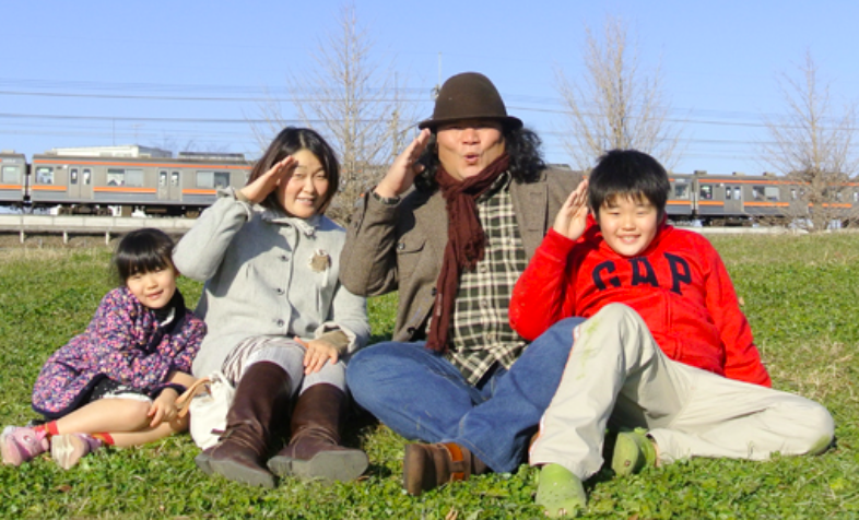 （左から）中井精也の娘と嫁と本人と息子