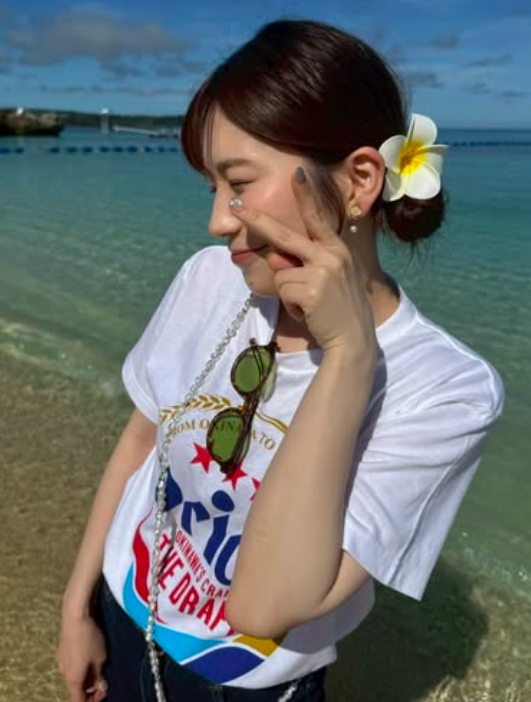 久保結の左手薬指に指輪は見られない