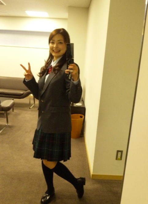熊谷奈美の制服姿