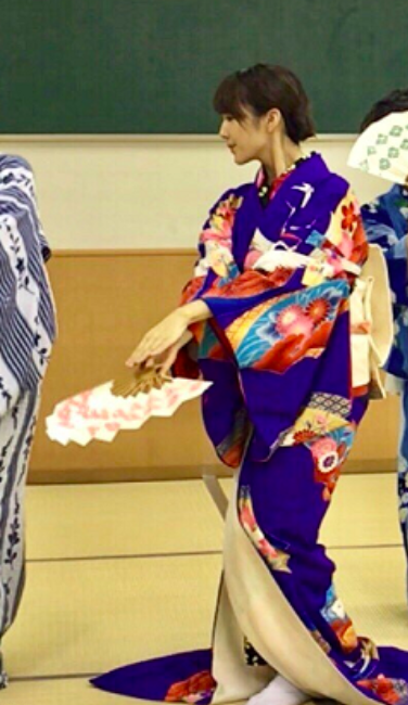 日本舞踊を練習する柴田美奈