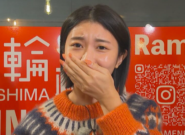 木村那津美の左手薬指に指輪は見られない